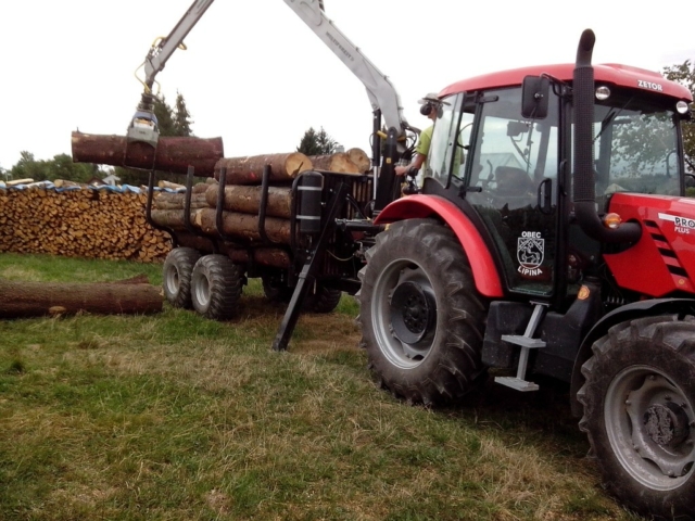 Grafika-svoz dřeva traktorem